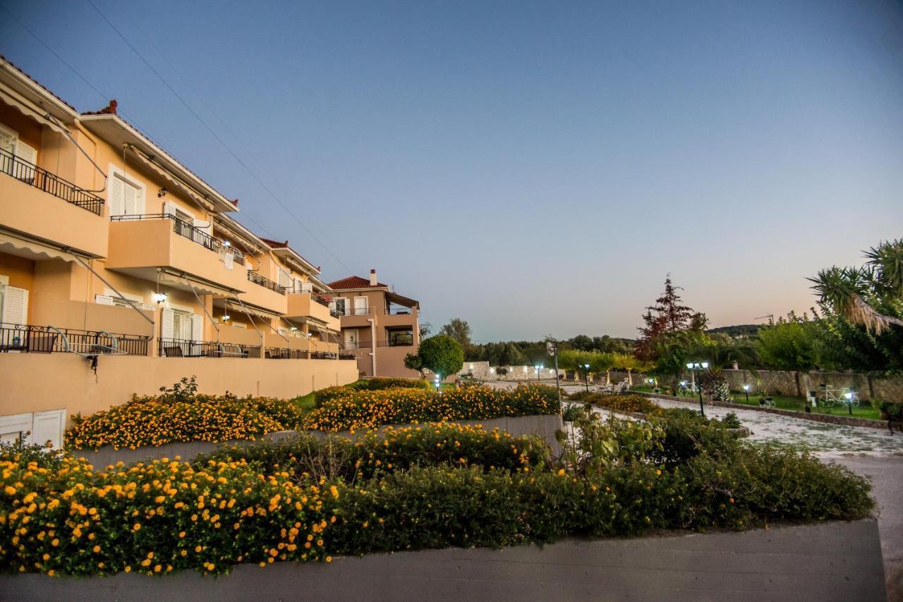 Aristotelis Apartments Razáta Exteriör bild